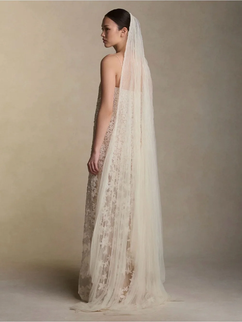 Danielle Frankel Pleated Handkerchief Veil — Floor in Pearl. NWT Retail $1490